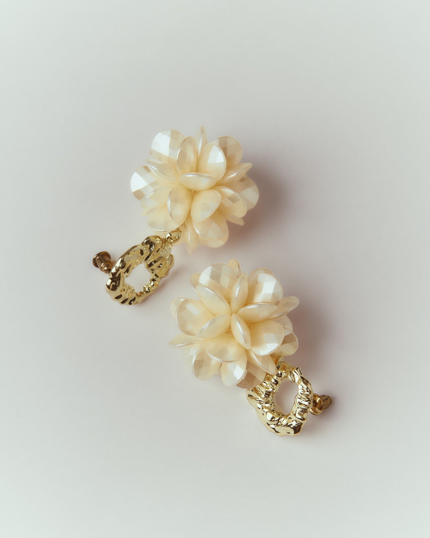 Lumière Fleur pierce