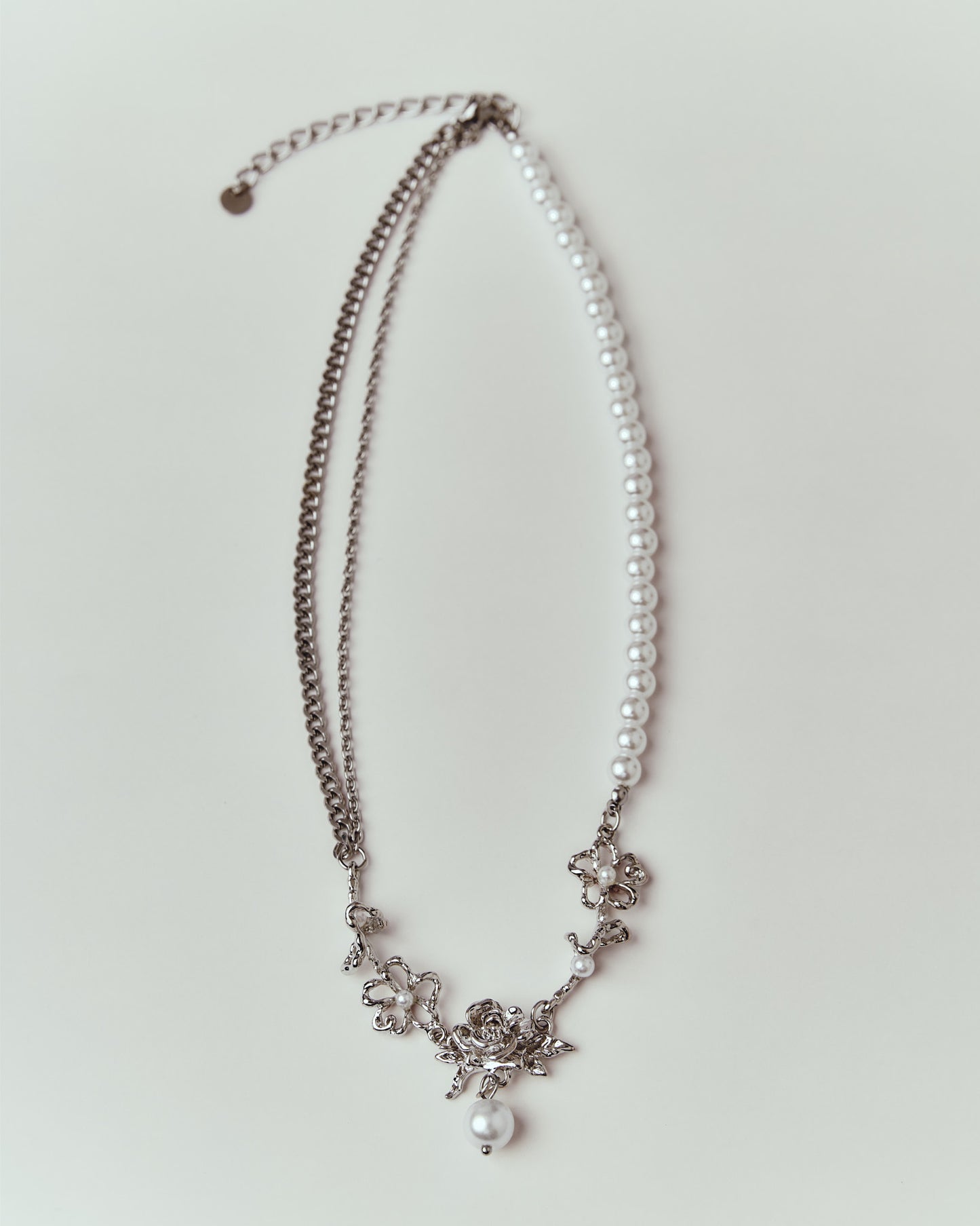 Fleur de Nuit Asymétrique necklace