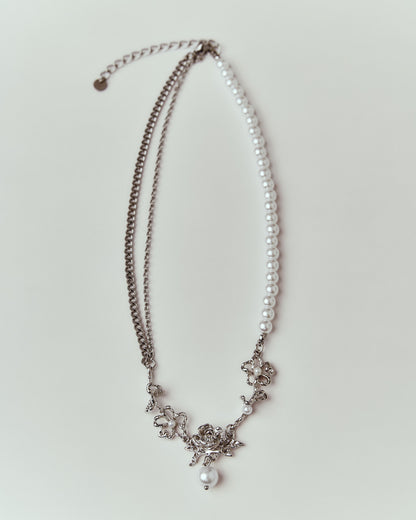 Fleur de Nuit Asymétrique necklace