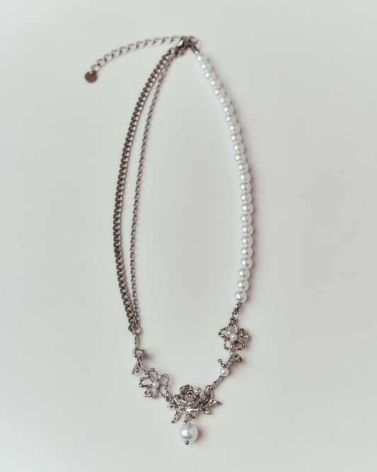 Fleur de Nuit Asymétrique necklace